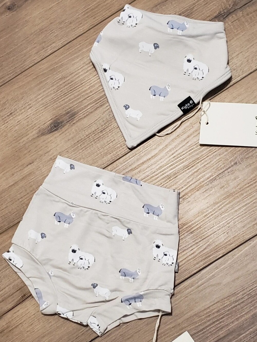 Kyte Baby Lamb Bib & Bummies Bundle 6-12 Months